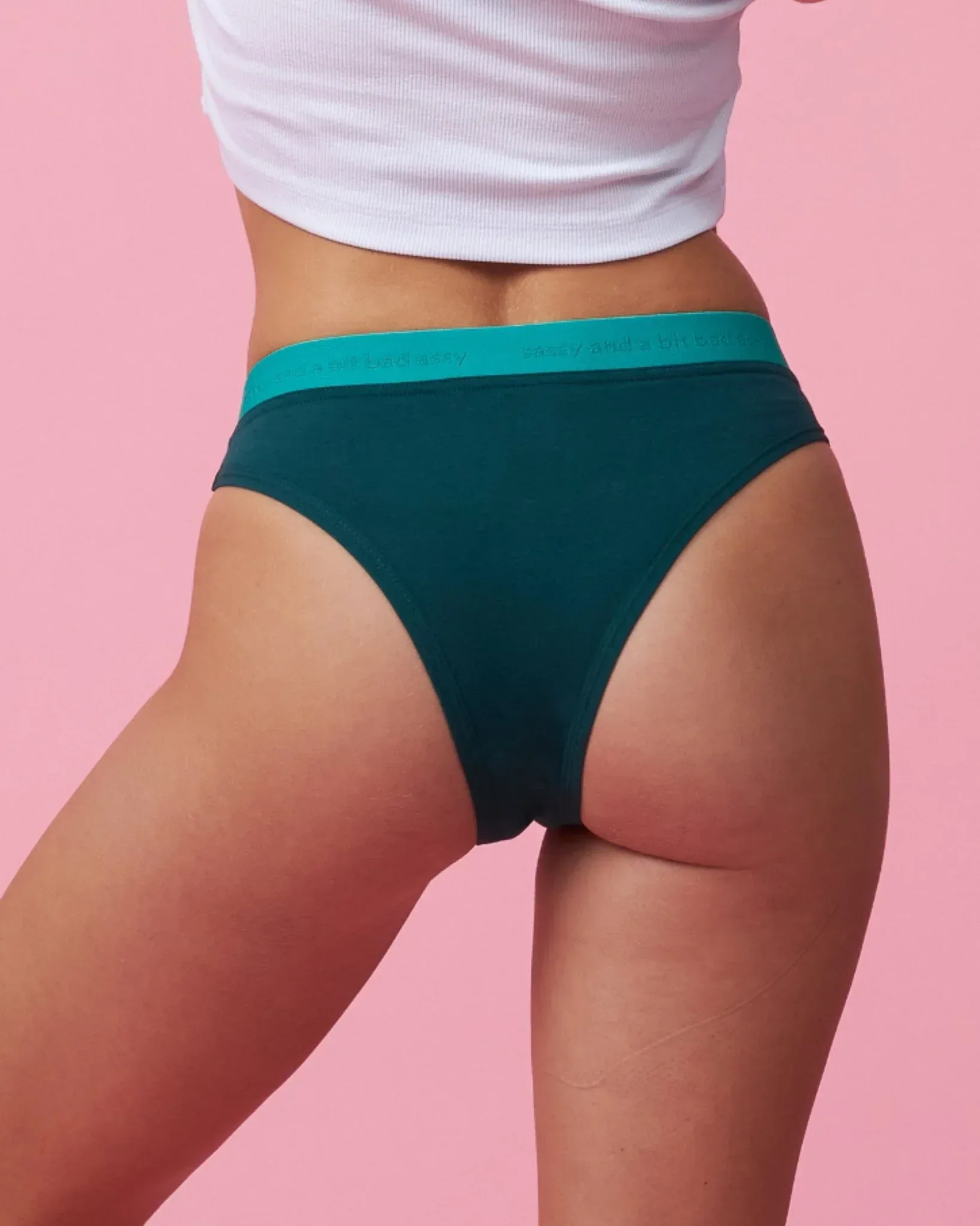 Medium – Brazilian – V-Cut - Image 2